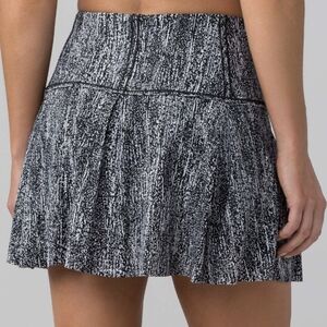 Lululemon Lost In Pace Skirt (Tall) (15")Air Time White Black